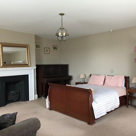 Apuldram Manor Farm Bed and Breakfast Chichester Esterno foto