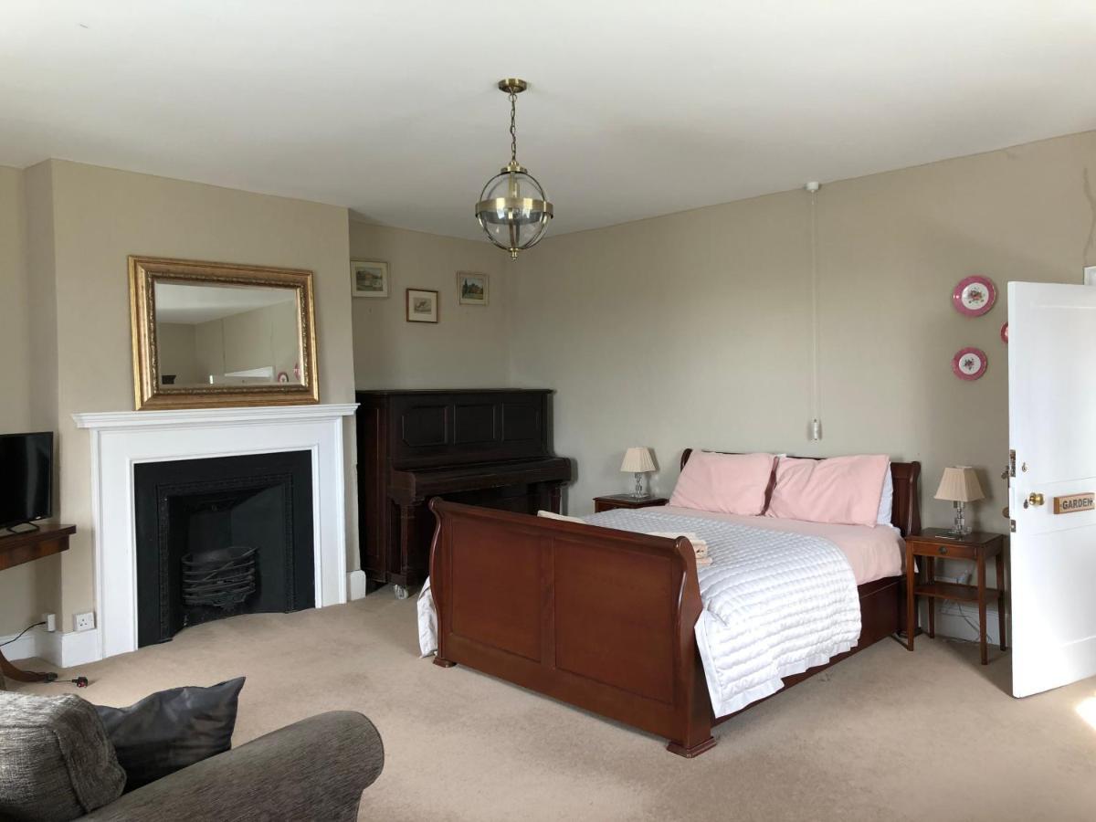 Apuldram Manor Farm Bed and Breakfast Chichester Esterno foto